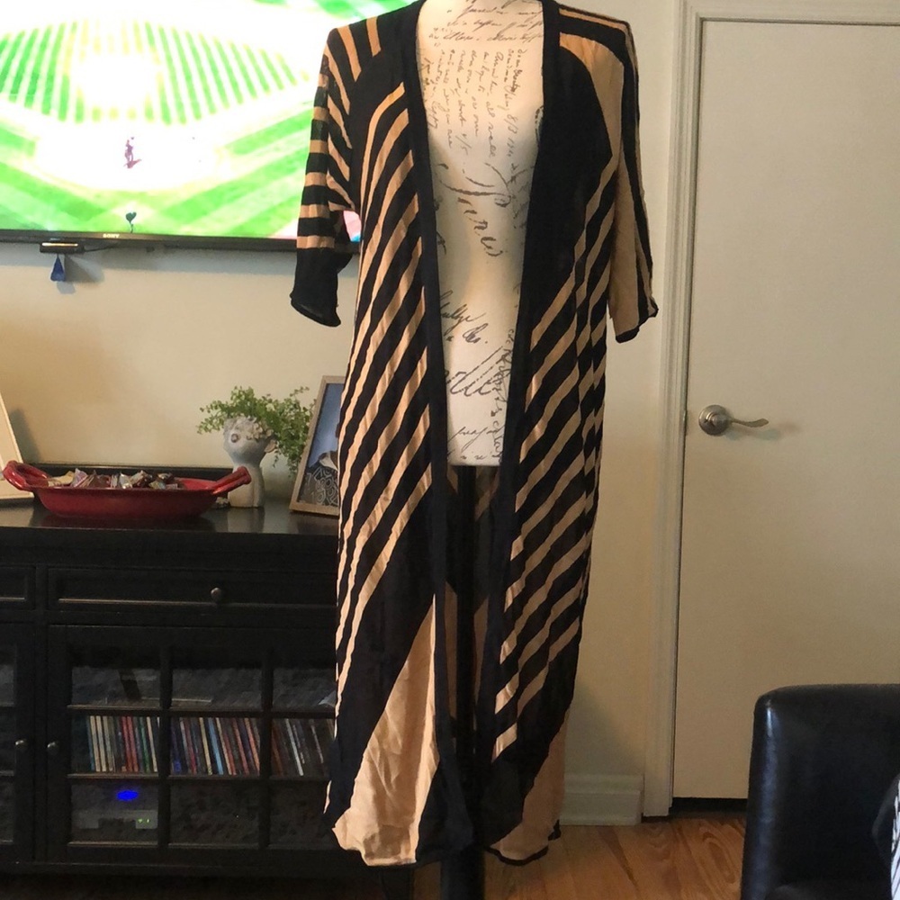 LAST CHANCE 💄 Chico’s Black and Gold Striped Duster, size 1 (8/10-M)